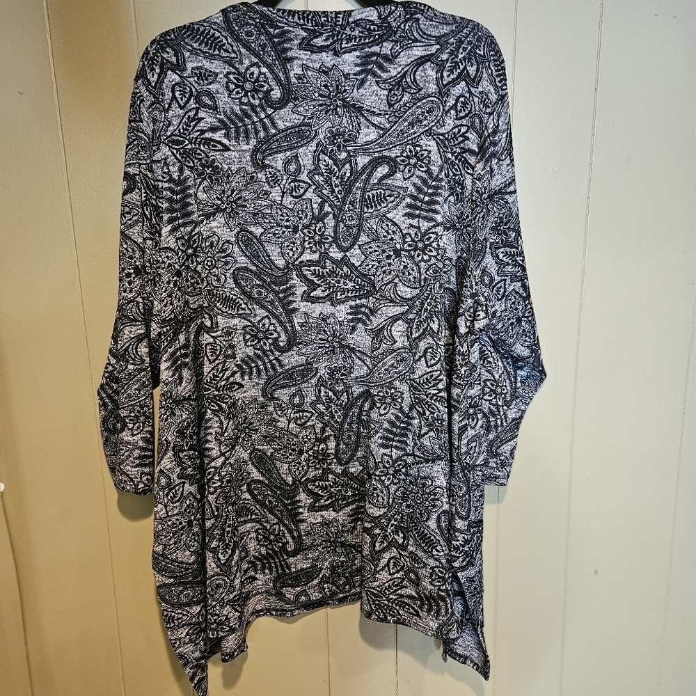 Avenue Paisley Print Tunic Top, Black & Gray, Plus-Size 26/28 - Picture 2 of 6